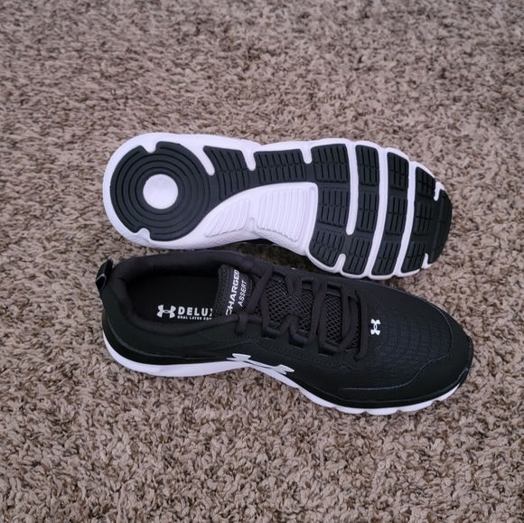 Under Armour Charged - Picture 3 of 5